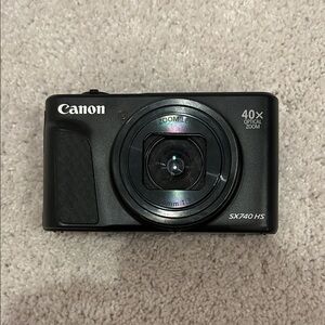 Canon SX740 HS Compact Black Camera (broken)